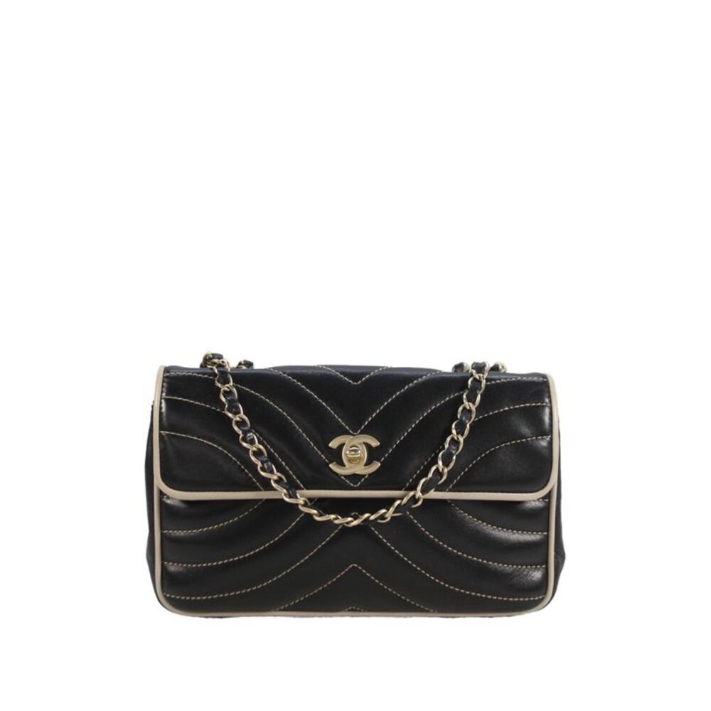 Chanel Womens Leather Vintage Chevron Wave Stitch East-West Flap Handbag Black